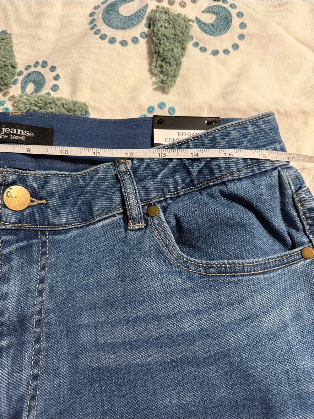 d. jeans Women’s Boyfriend Jeans - Medium Blue Wash